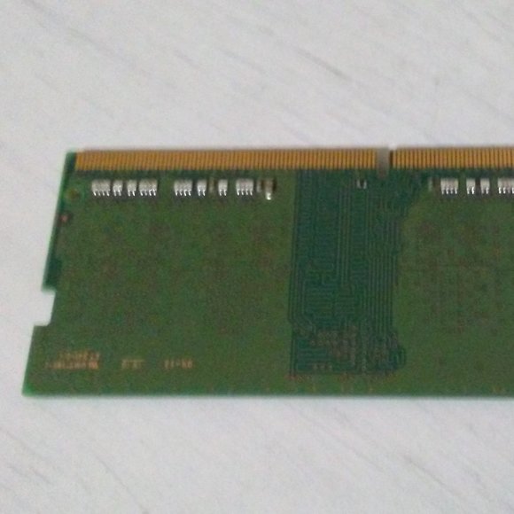 Samsung 4GB memory chip DDR4 (M471A5244CB0-CRC) - Picture 3 of 4